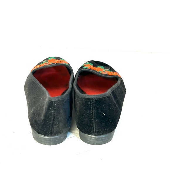 Holiday Tradition Womens Size 7 Black Velvet Flats Loafers Slippers Poinsettia - Picture 4 of 12